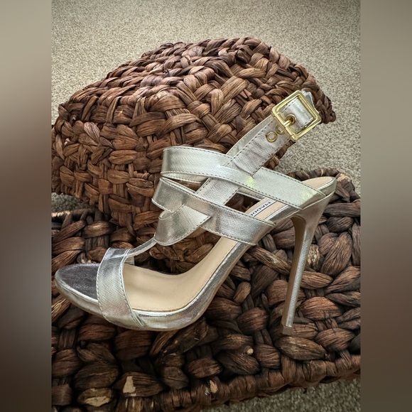 Steve Madden Metallic Silver Strappy Heels 👠 - Picture 2 of 9